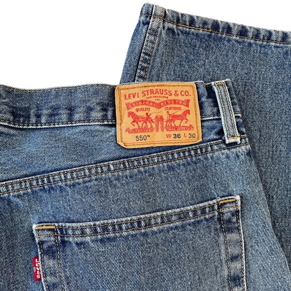 Levi's 550 Jeans Men's Size 36x30 Relaxed Fit Tapered Leg Modern Style & Comfort - Picture 3 of 4